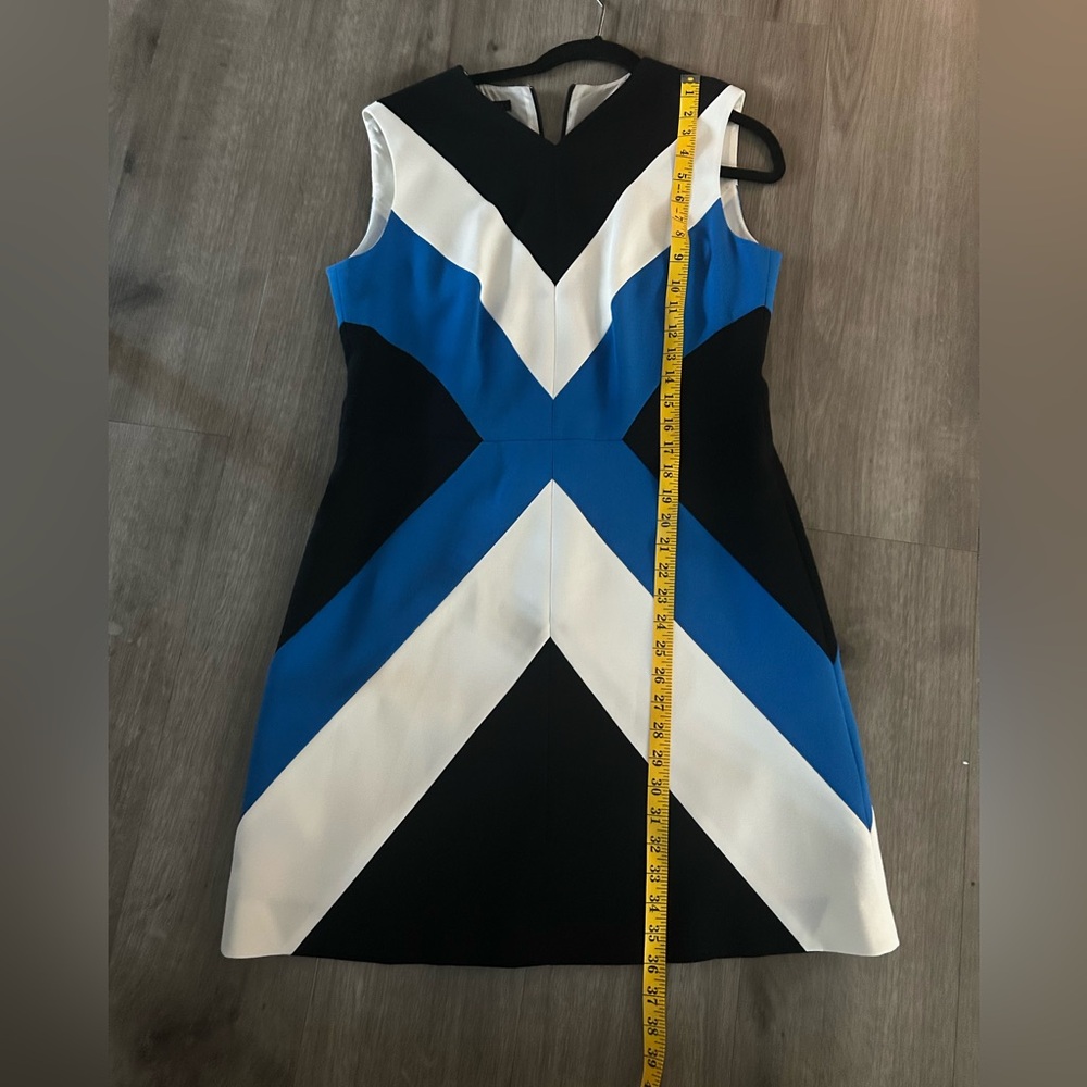 Style = Luxury Escada , Escada Daquasa Shift Dress,
Size = 10 (40 ) - Picture 4 of 7